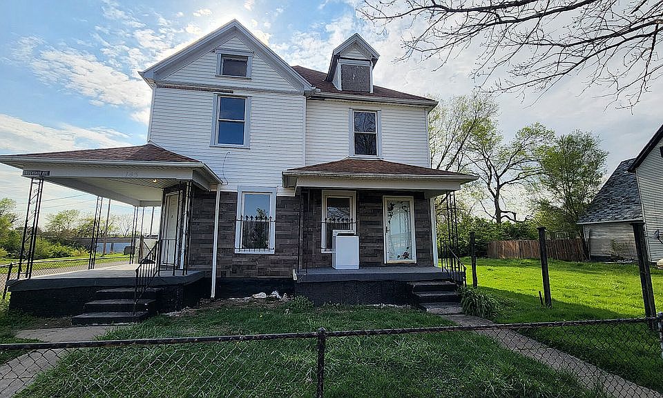 1st image of 141 Grosvenor Ave