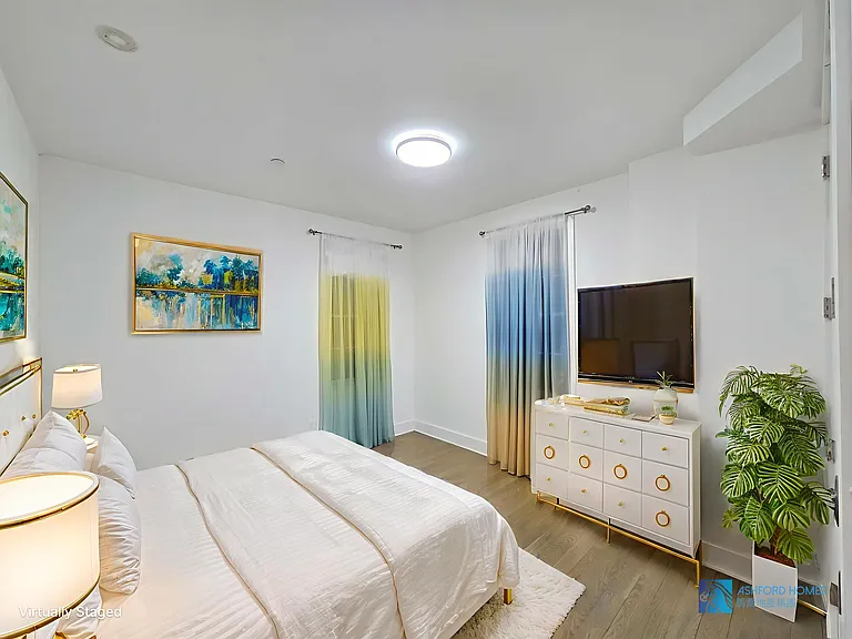1811 Voorhies Ave #1 — Photo 4
