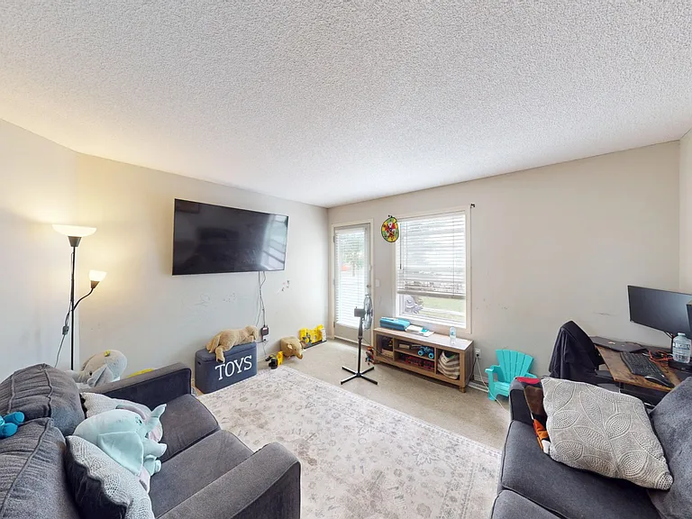 87 Saddlebrook Point NE — Photo 6