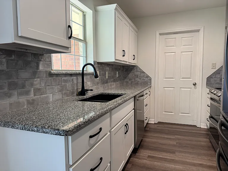 300 Church St — Photo 11