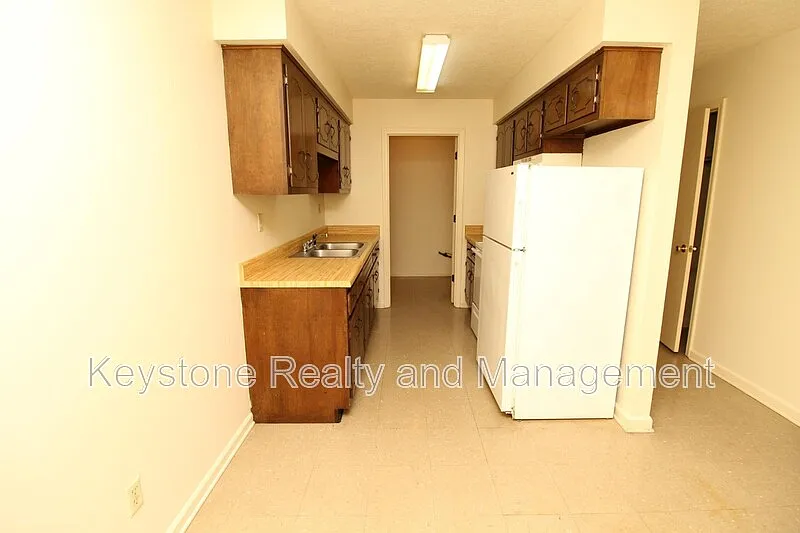 2 bed, 1.0 bath, 750 sqft, $650 — Photo 3