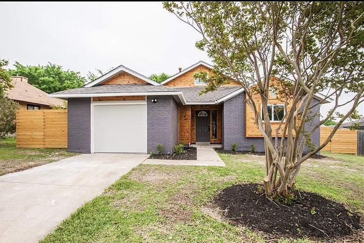 updates: added tree in the front yard, pots and plants