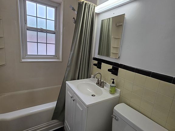 3rd image of 25 Englewood Ave APT 6