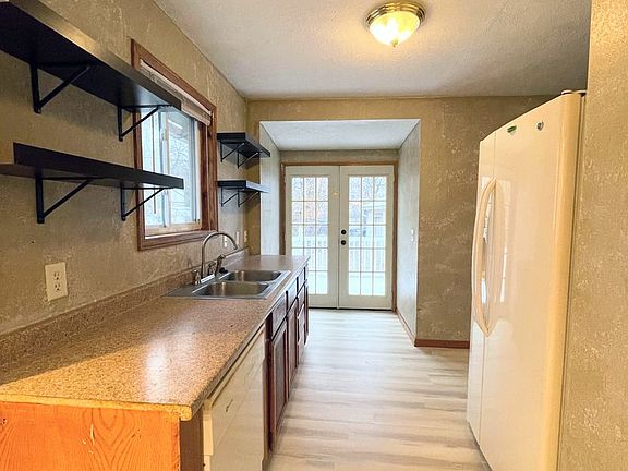 4th image of 424 Crescent Blvd