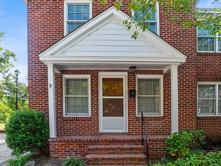 514 Broad St — Photo 11