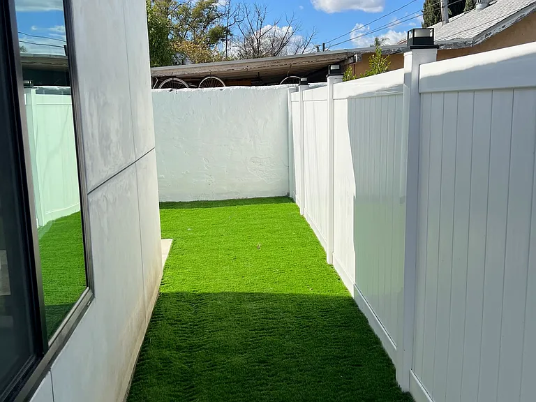6427 Rhodes Ave — Photo 21