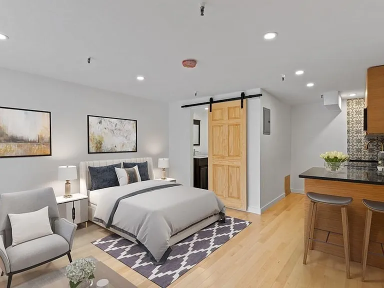 511 Beacon St #2 — Photo 1