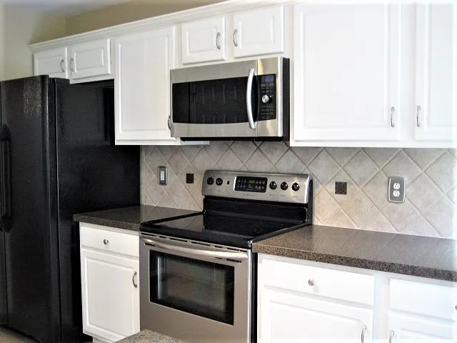 3 bed, 2.5 bath, 2753 sqft, $2,670 — Photo 3