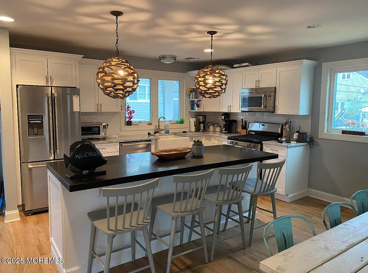 4 bed, 2044 sqft, $8,500 — Photo 4