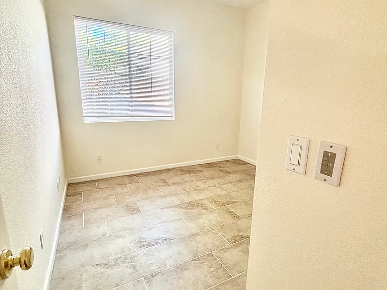 981 Pearce Ct — Photo 15