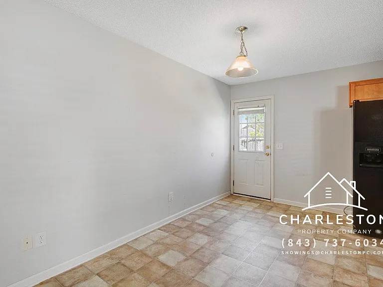 104 Wildberry Ln — Photo 6