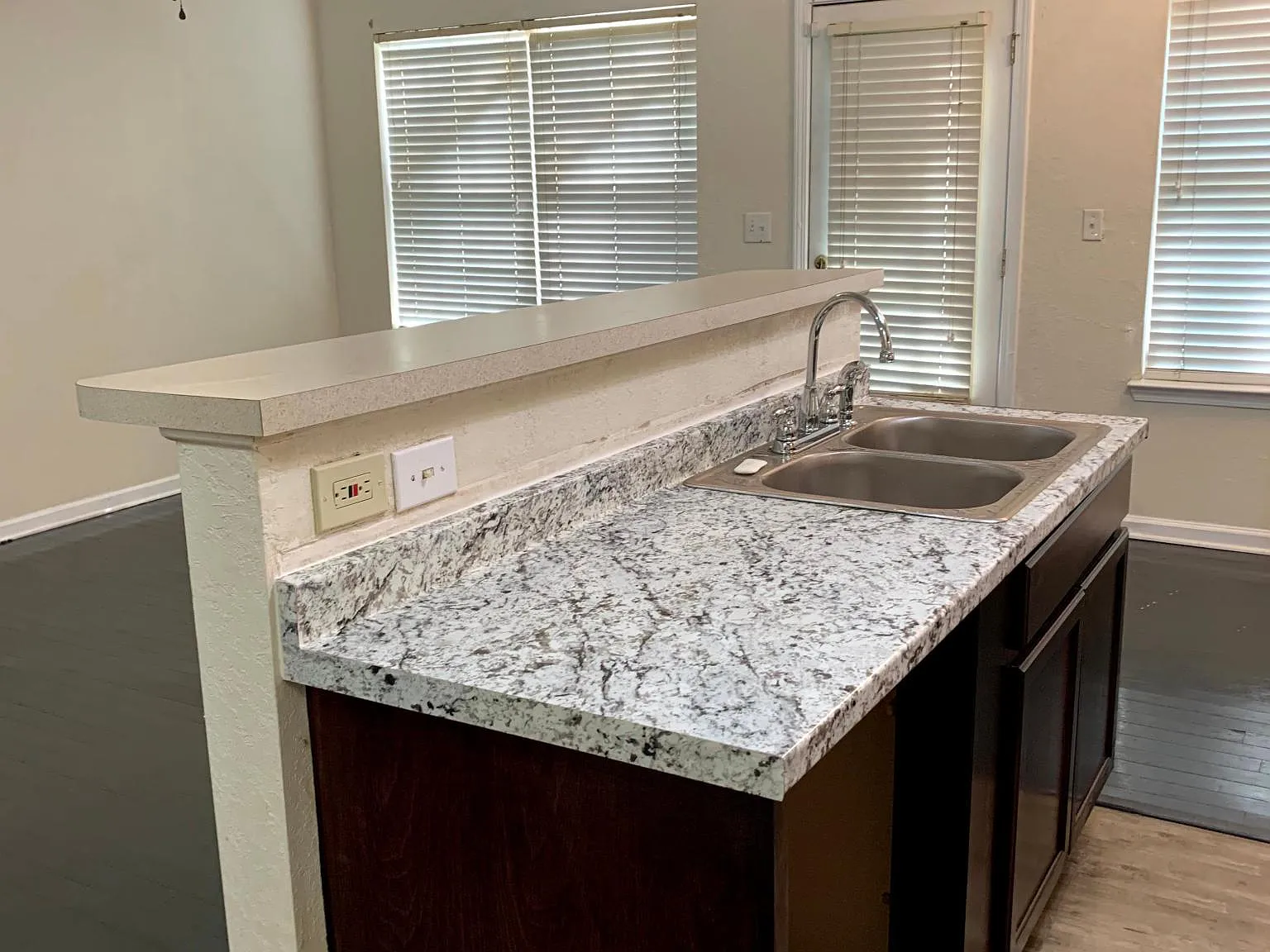 3 bed, 2.5 bath, 2500 sqft, $1,995 — Photo 4