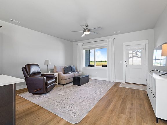 4th image of 502 Balsam Dr