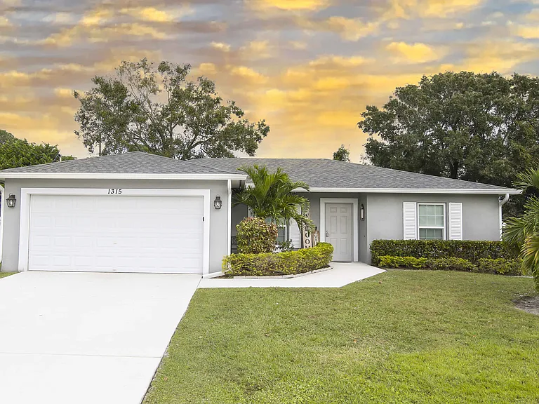 1315 SW Chase Rd — Photo 1
