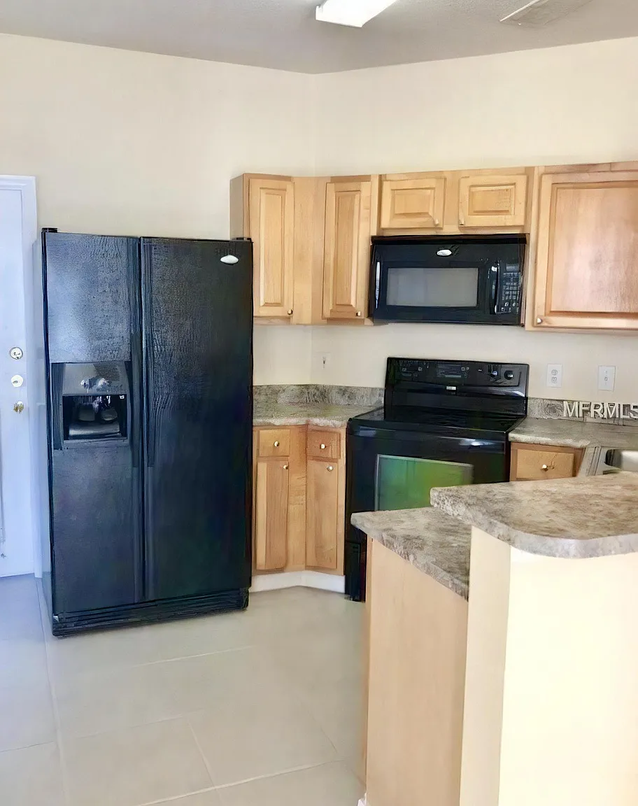 3 bed, 1445 sqft, $1,950 — Photo 2