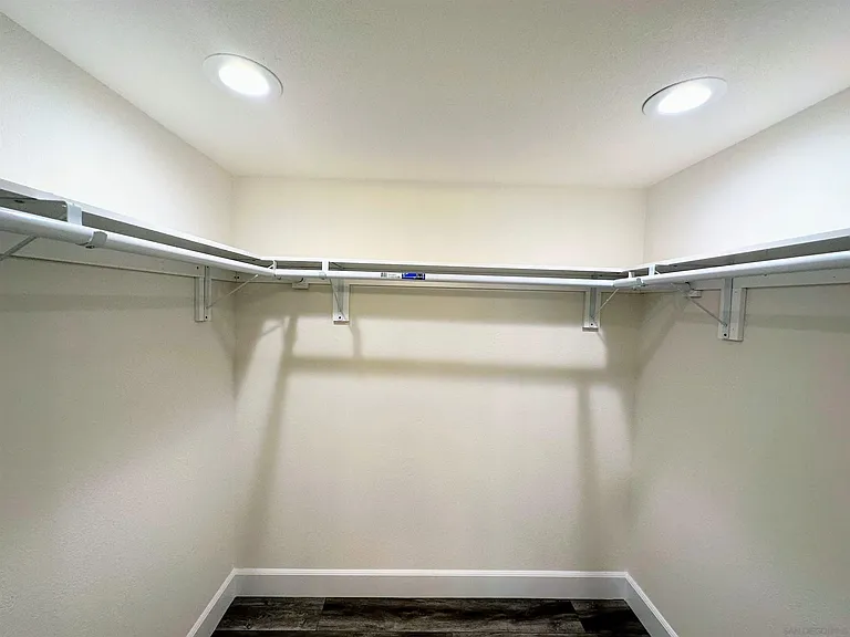 426 Sloane Ave — Photo 16