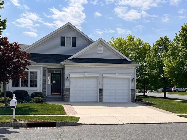 52 Ridgway Dr, Bordentown, NJ 08505