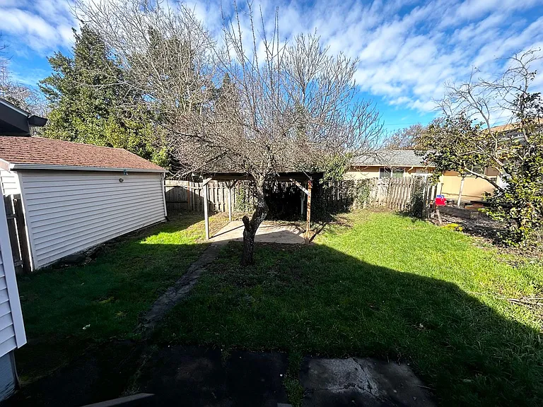 4053 SE Boise St — Photo 15