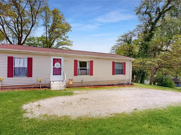 715 S 15th St, Belleville, IL 62220