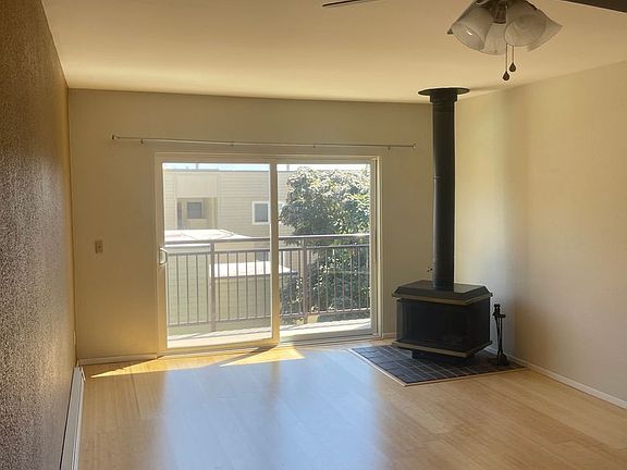 5th image of 5834 NE 75th St Unit B306