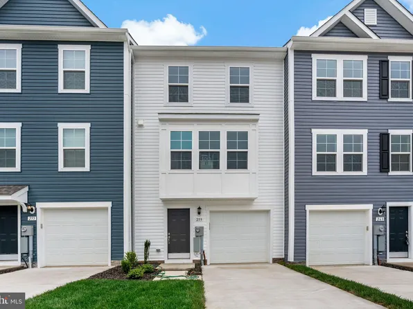 259 Clifton Mnr, Falling Waters, WV 25419