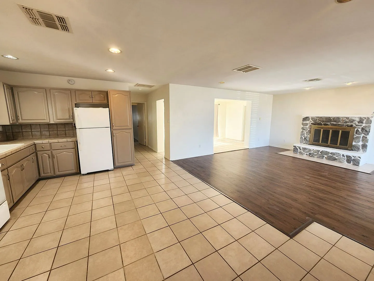 3 bed 2 bath house on the mesa! Move in special!! — Photo 3