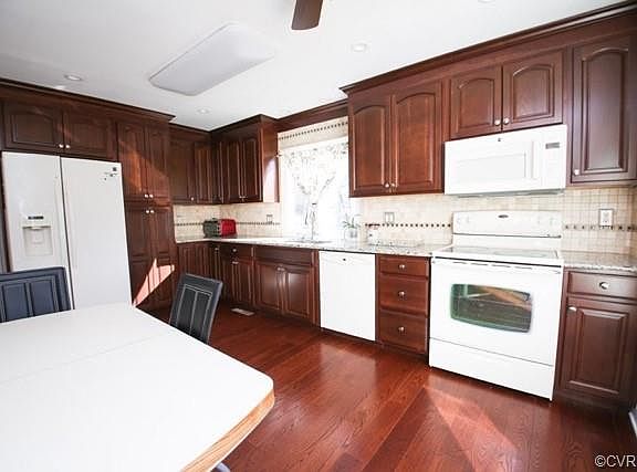 3rd image of 5131 Bridgeside Dr