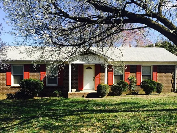 1315 Kingsport Rd, Greensboro, NC 27406