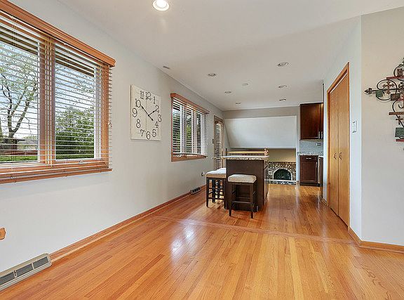 4th image of 15216 Woodmar Ave