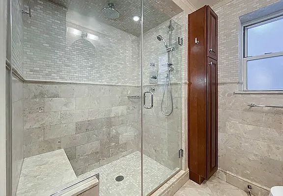 5th image of 155 E 49th St #8F