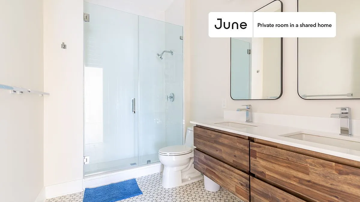 Full bedroom in 2 bed/2.5 bath home in Columbia Heights #1719 B — Photo 2