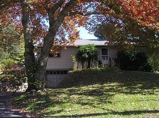 6 Shore Dr, Narragansett, RI 02882