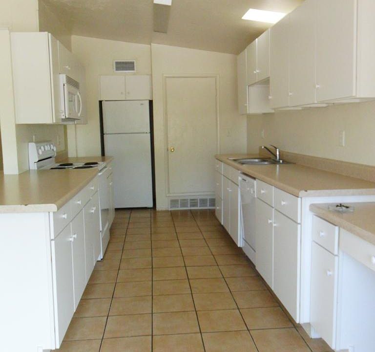 2nd image of 846 E Waverly St #1
