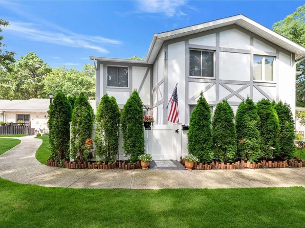 552 Blue Ridge Drive #552, Medford, NY 11763