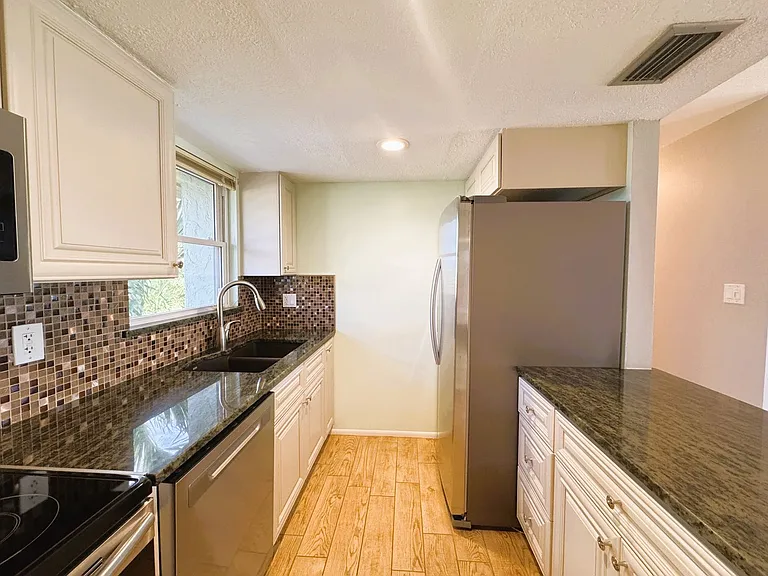 1400 Mineo Dr #10-B — Photo 8