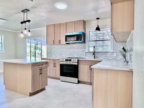 4th image of 1015 Noble Ave