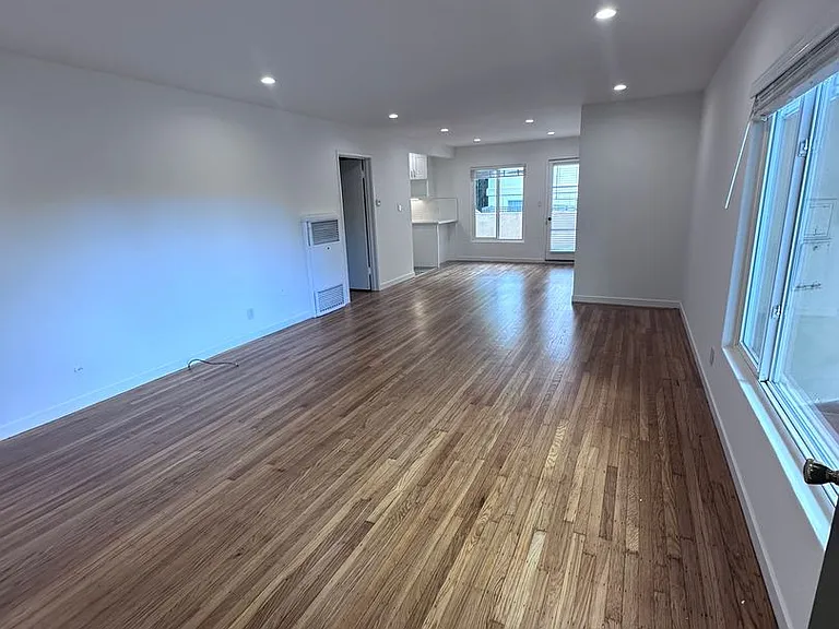 221 N El Camino Real — Photo 13