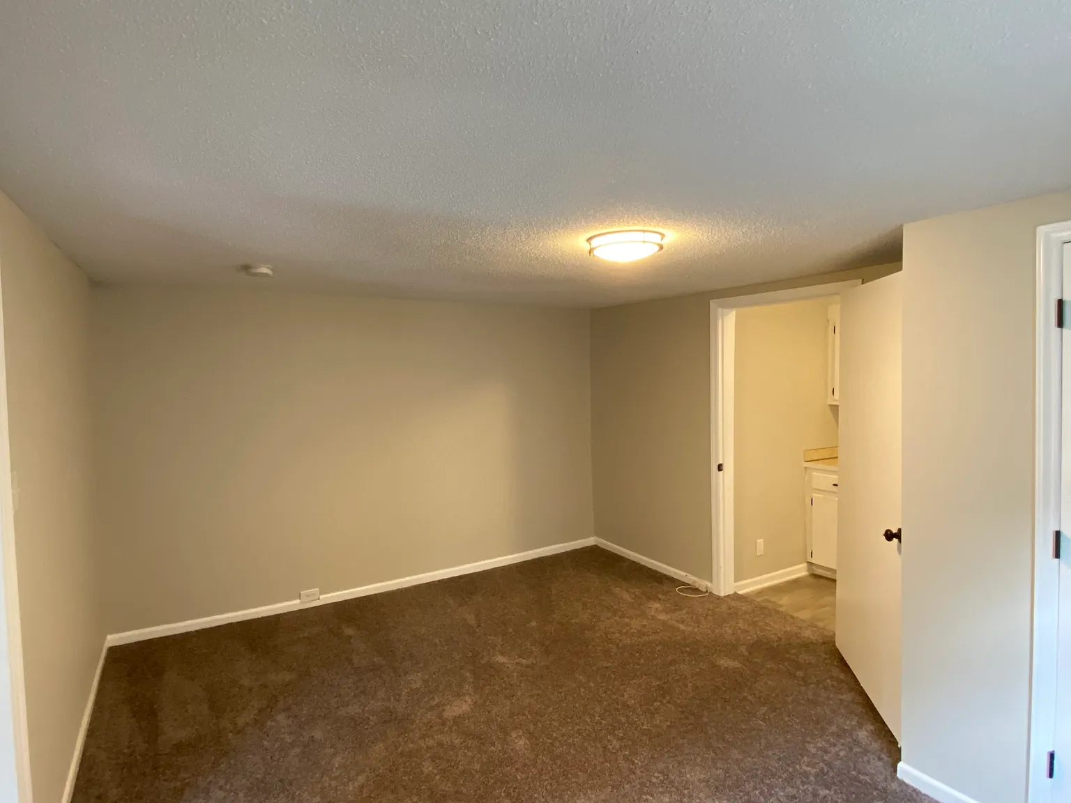 812 W 2nd Ave — Photo 3