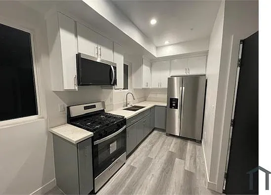 3 bed, 950 sqft, $3,300 — Photo 3