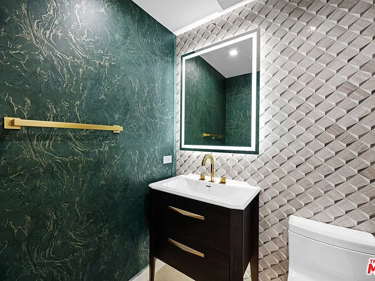 1211 S Sherbourne Dr #2 — Photo 12