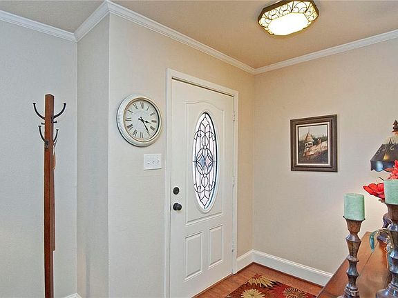 3rd image of 142 Camellia Ln