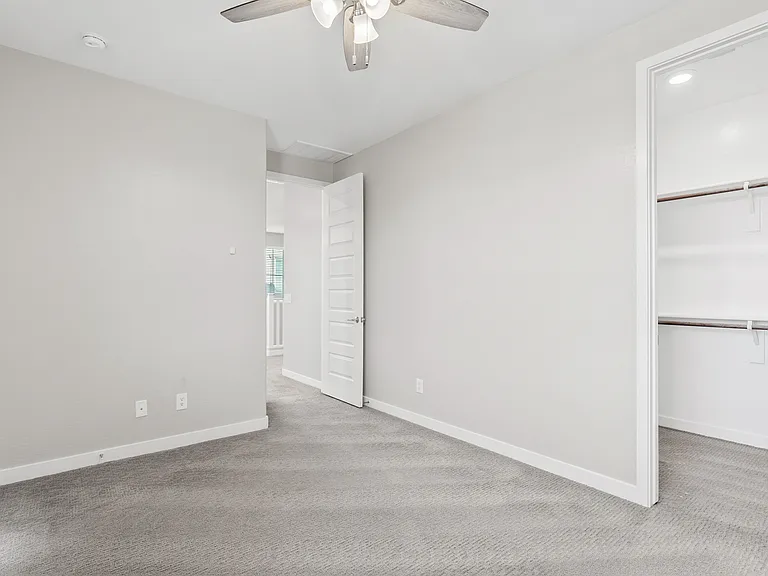 1154 E Thompson Way — Photo 23