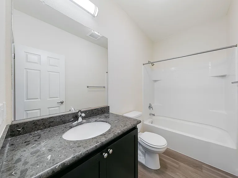 Luxe Ripon Apartments — Photo 19