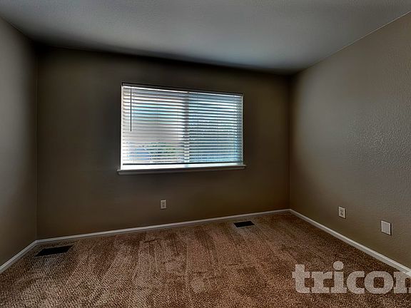 5th image of 214 Straw Ct