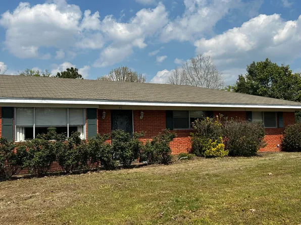 35 Rich St, West Point, MS 39773