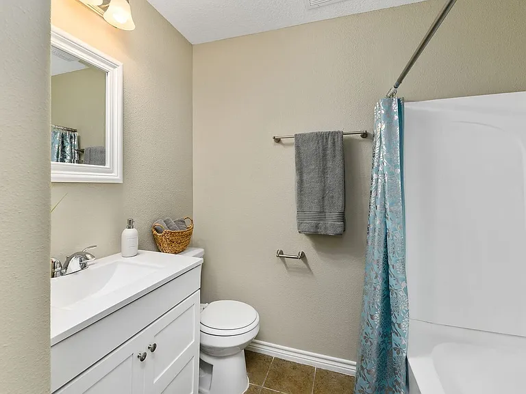 115 Arbor St — Photo 4