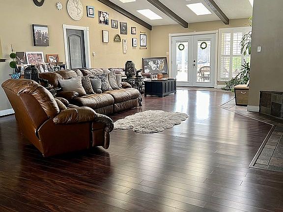3rd image of 9 Sunnygrove Dr