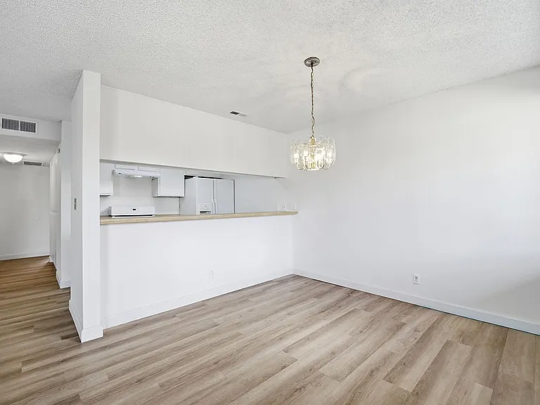 1527 Palm Ave — Photo 6