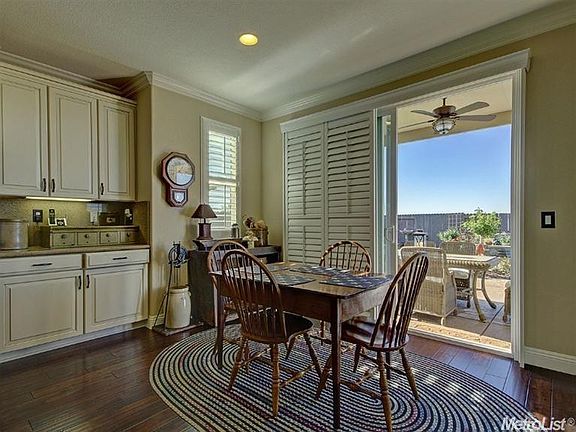 5th image of 5050 Arlington Way
