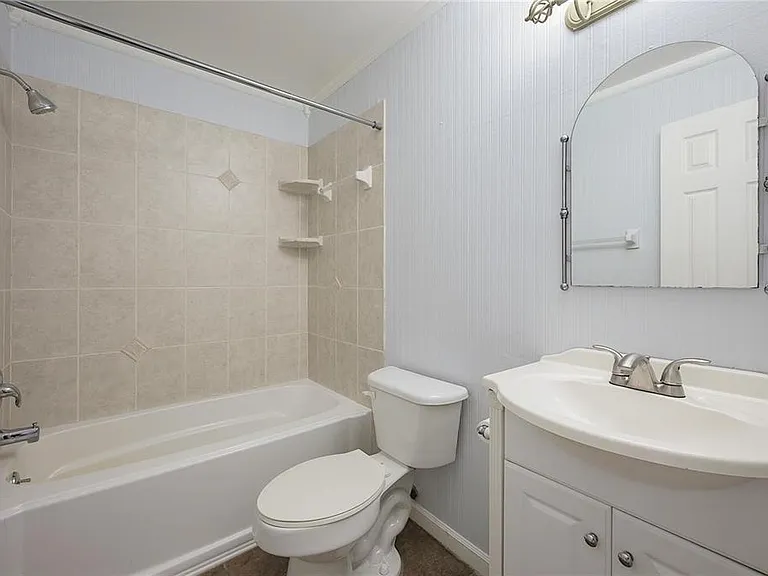 2608 Hidden Lake Dr N #C — Photo 16